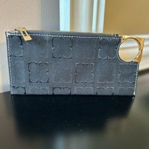 Liz Claiborne Black Gold Clutch Wristlet Bag Zipper Pouch Fabric.

8,5" x 4"